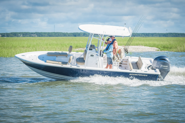 2018 Sportsman Masters 227 Center Console Bay Boat