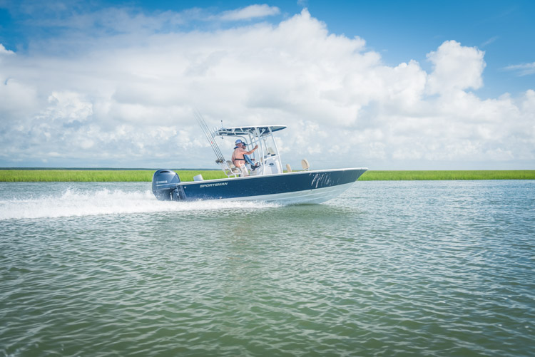 2018 Sportsman Masters 227 Center Console Bay Boat