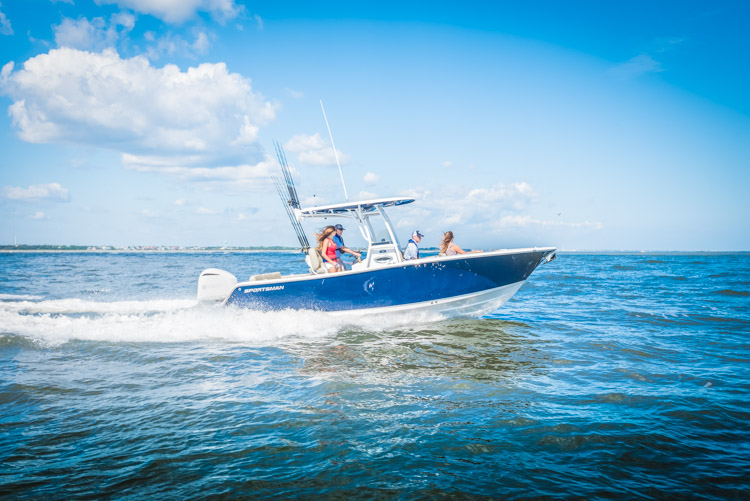 2018 Sportsman Heritage 241 Center Console Boat