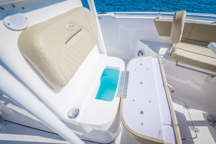 2018 Sportsman Heritage 241 Center Console Boat