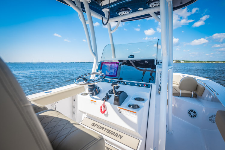 2018 Sportsman Heritage 241 Center Console Boat