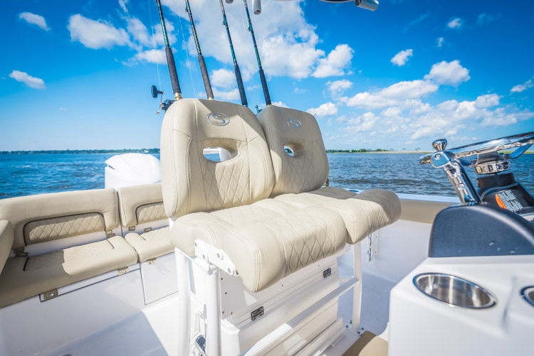 2018 Sportsman Heritage 241 Center Console Boat