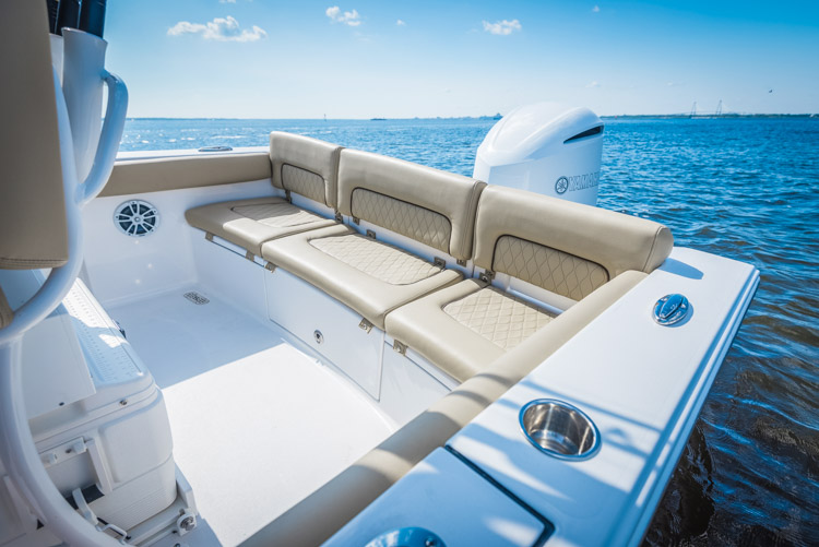 2018 Sportsman Heritage 241 Center Console Boat