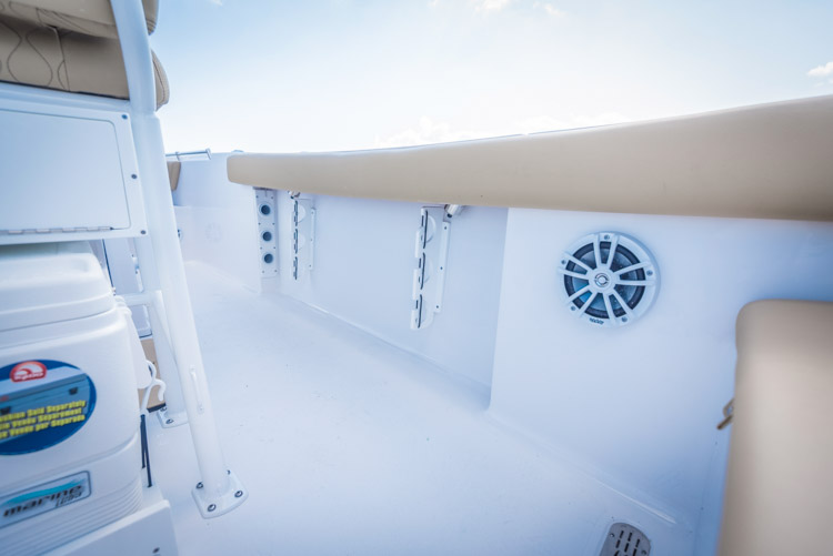 2018 Sportsman Heritage 241 Center Console Boat