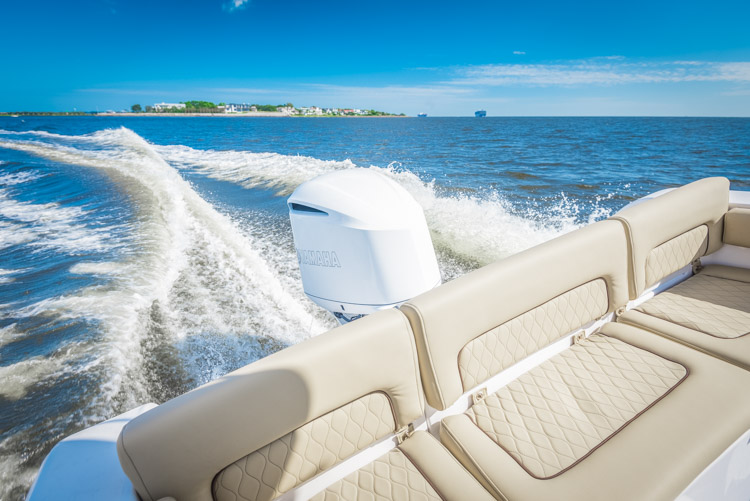 2018 Sportsman Heritage 241 Center Console Boat