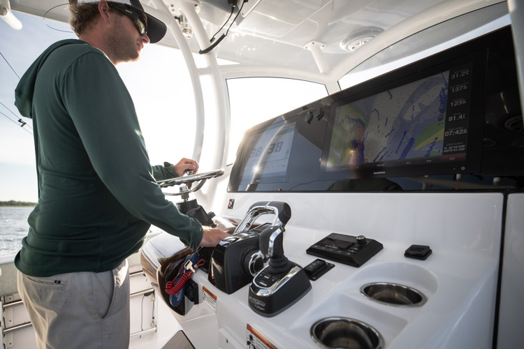 Detail image of Second Garmin GPSMAP® 8617 MFD 17"
