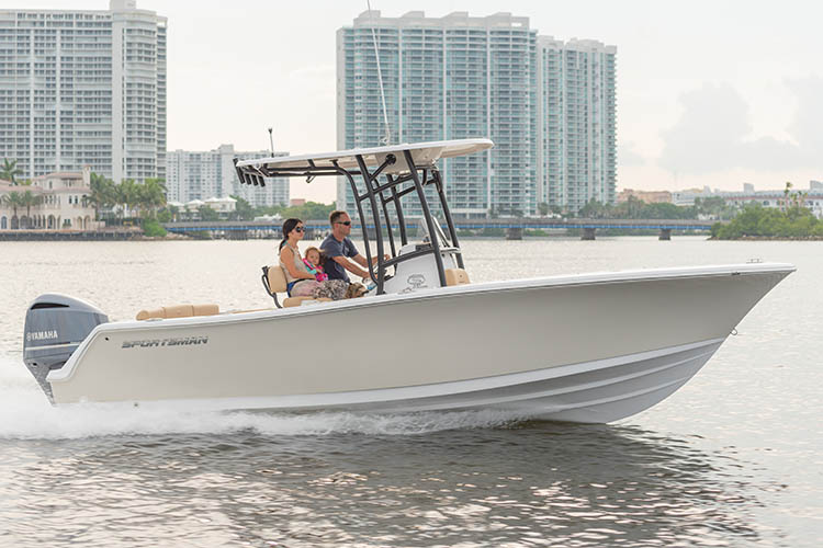 The Heritage 231 Center Console running through water.