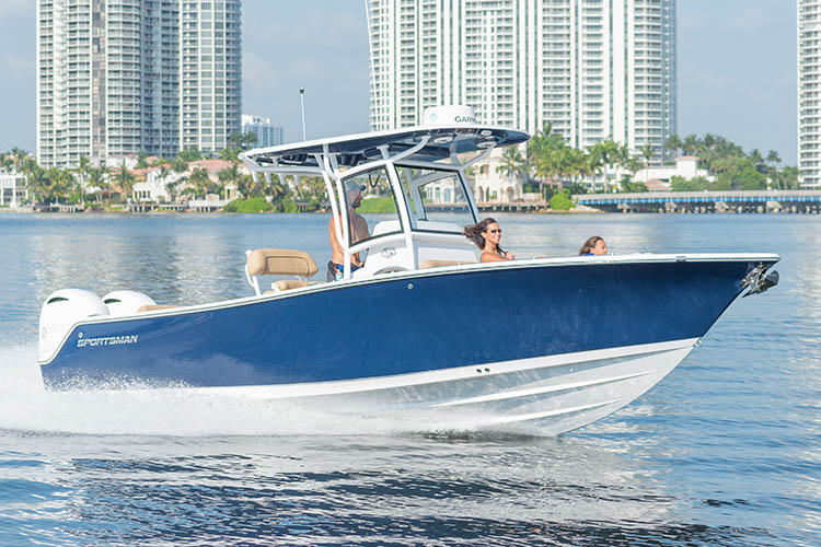 The Heritage 251 Center Console running through water.