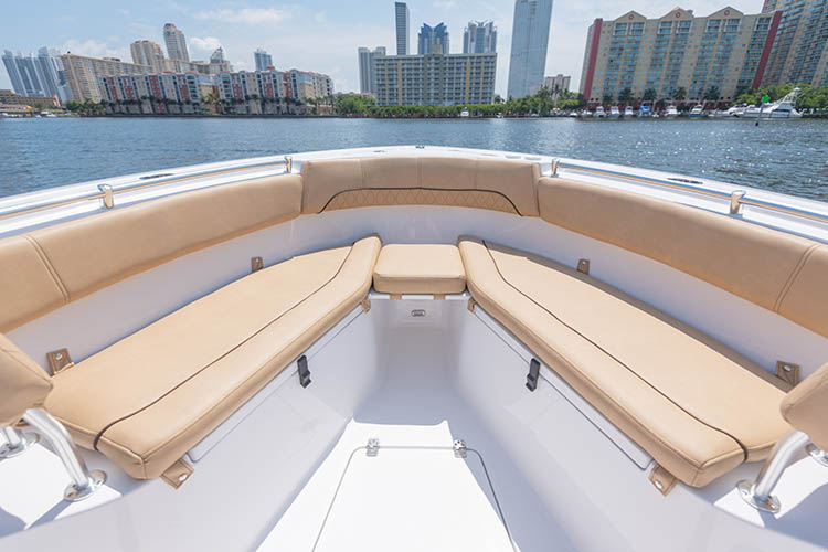Detail image of Comfortable Bow Layout