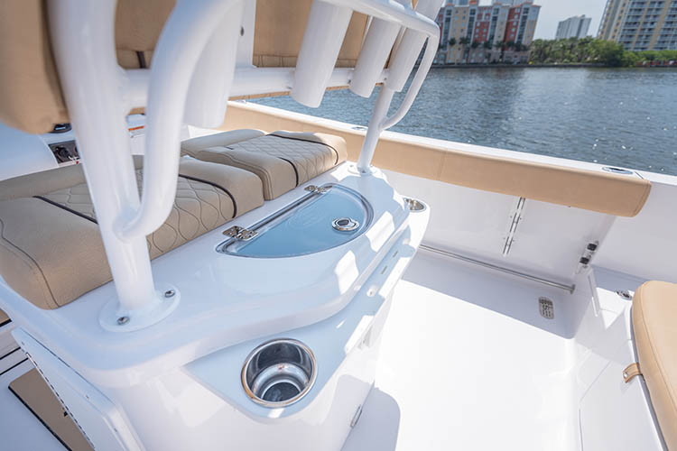 Detail image of Fiberglass LP w/ Built-In 30 gal. Livewell