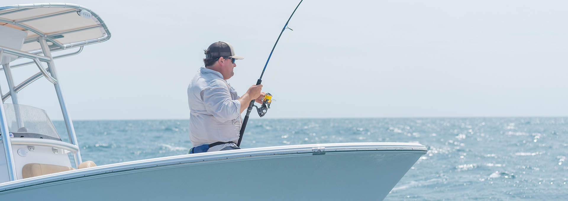 Main image of the Open 212 Center Console.