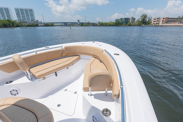 Detail image of Comfortable Bow Layout