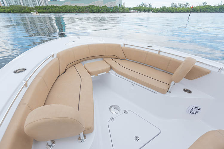 Detail image of Comfortable Bow Layout