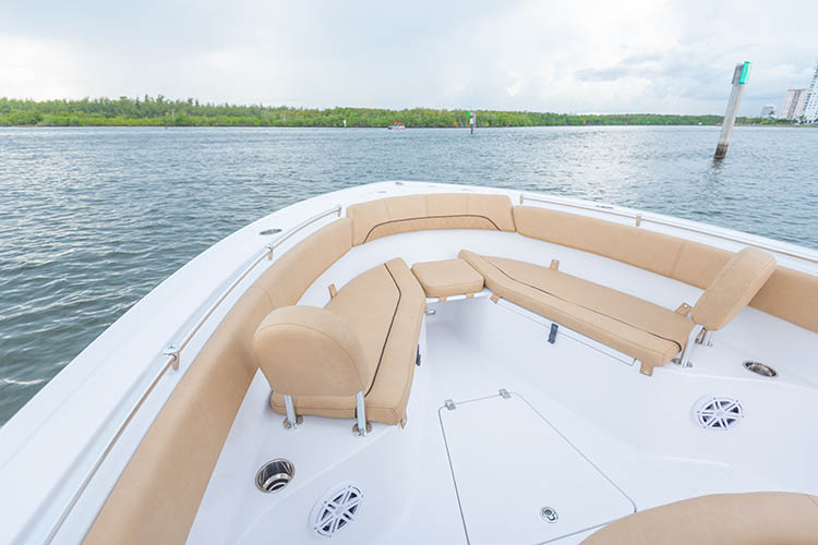 Detail image of Comfortable Bow Layout