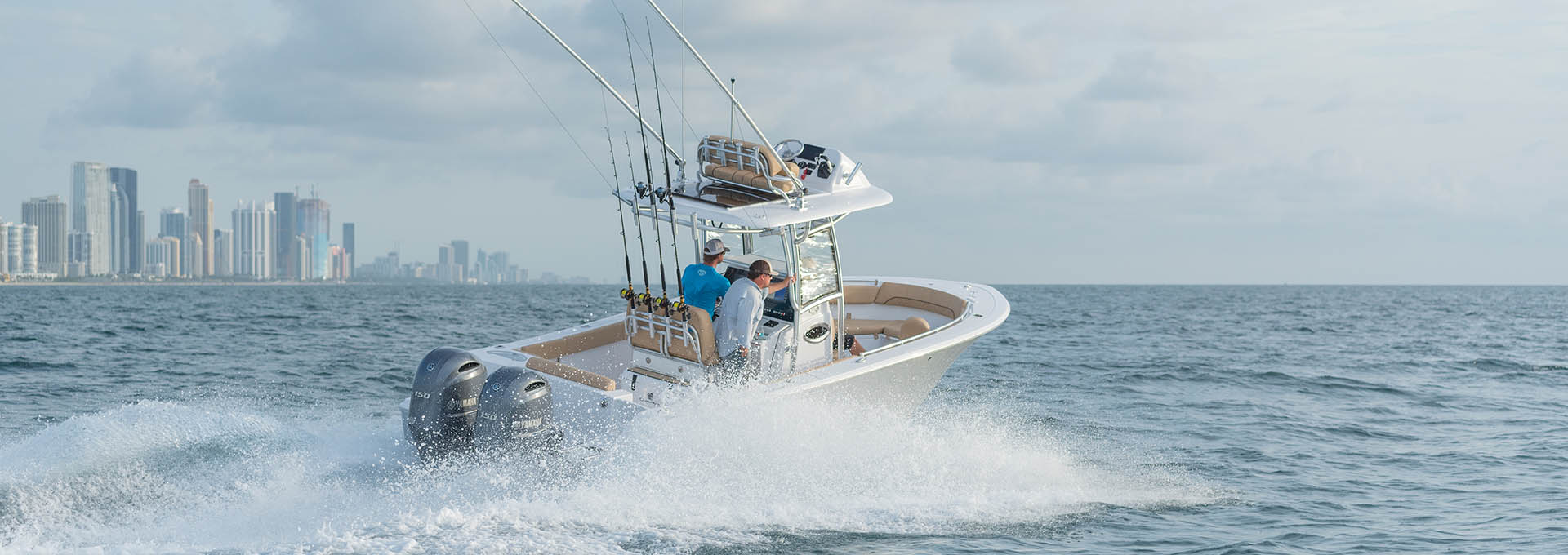 Main image of the Open 252 Center Console.