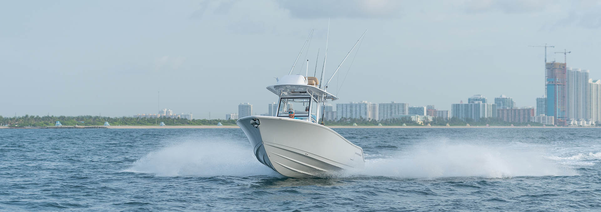 Main image of the Open 252 Center Console.