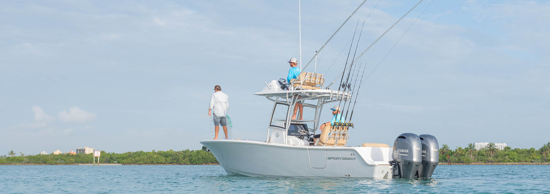 Main image of the Open 252 Center Console.