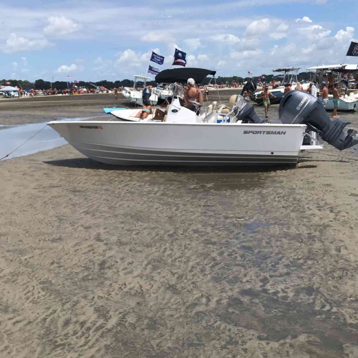 Recent sandbar trip in the 207. No plans of leaving anytime soon so why bother moving the boat...