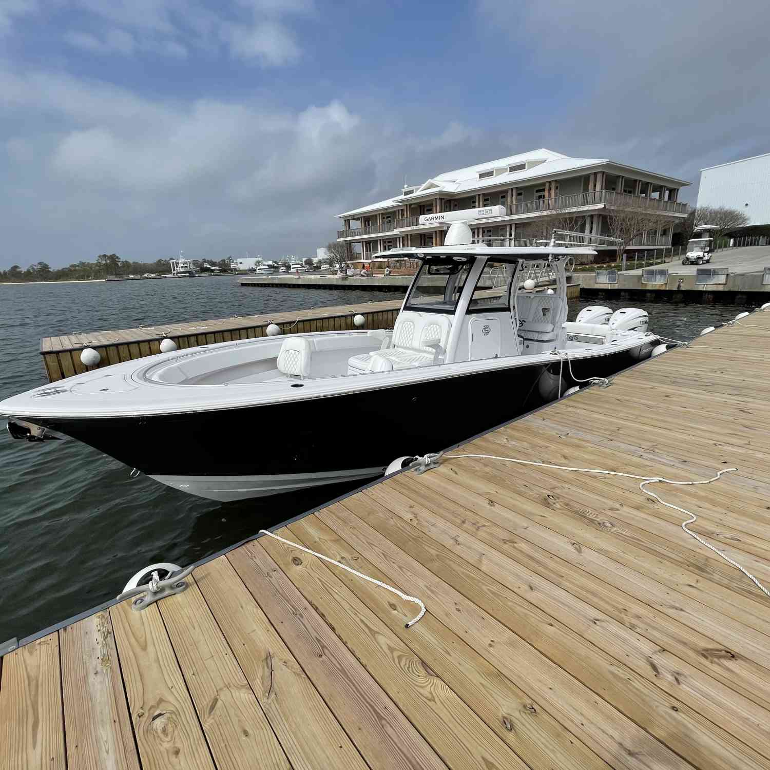 Ready to get on the water and enjoy the day on an amazing boat.